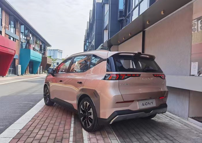 科技配置进一步增加，2022款广汽AION Y升级上市