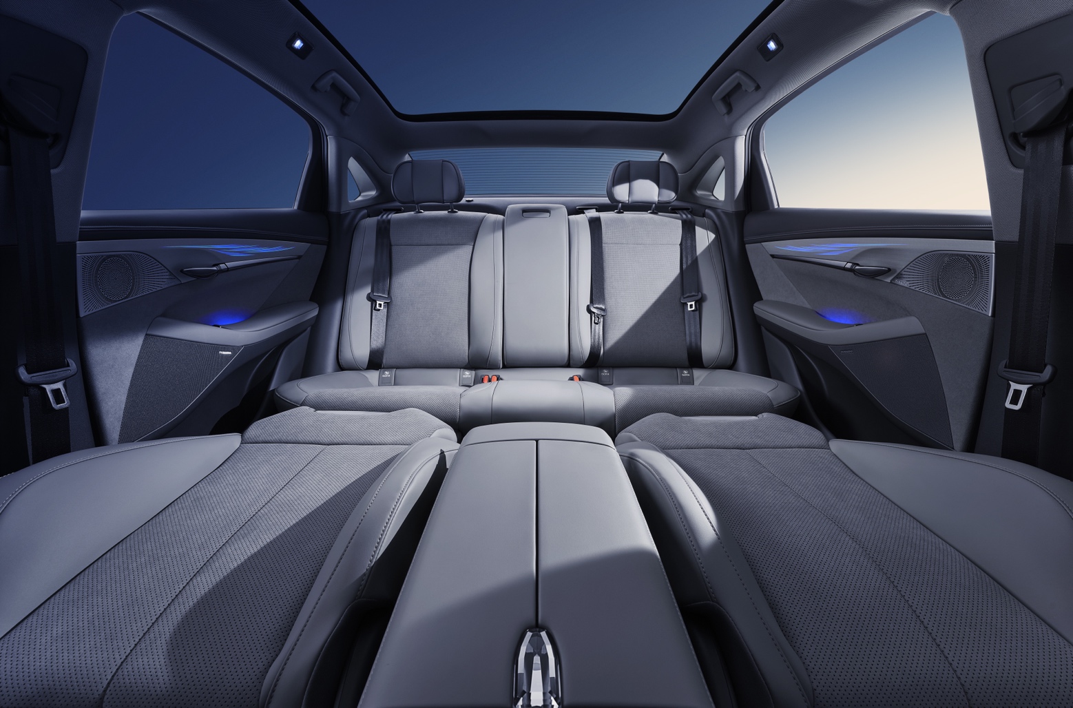 2023 广州车展：岚图追光PHEV 26.69万元起售